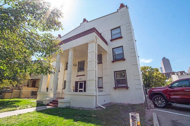 Building Photo - Cozy 1 bed 1 bath in Uptown!