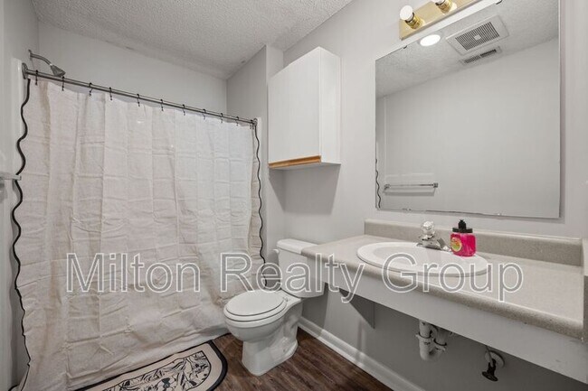 Building Photo - 74 Fantasy Ln