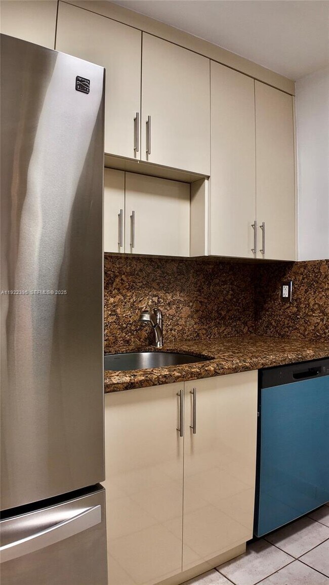 Building Photo - 325 NW 72nd Ave