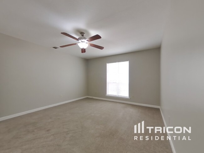 Building Photo - 510 Surveyor Walk