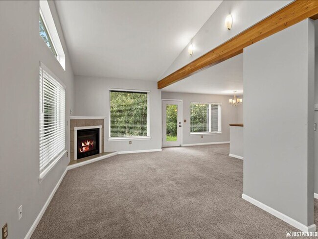 Building Photo - Timber Ridge Townhome