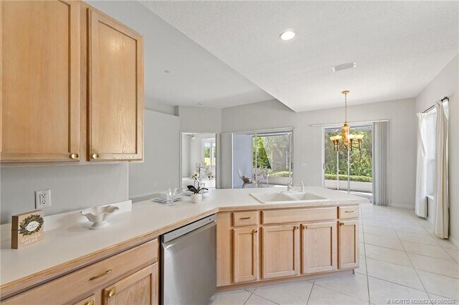 Building Photo - 1327 NW Mossy Oak Way