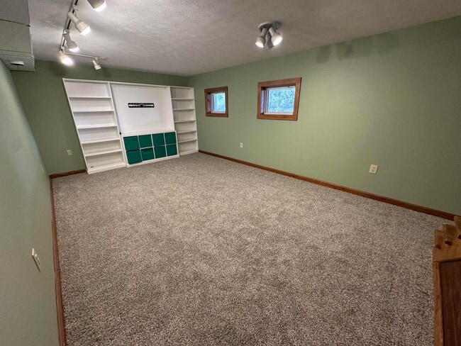 Building Photo - 4841 Julian Rd SW