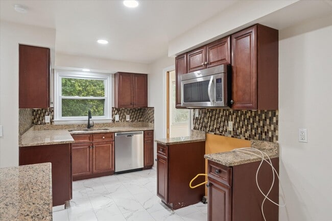 Building Photo - 29484 Spring Hill Dr