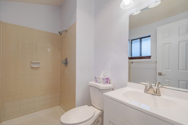 Building Photo - Comfortable 2 Bed 2 Bath - Pet Friendly & New Amenities!