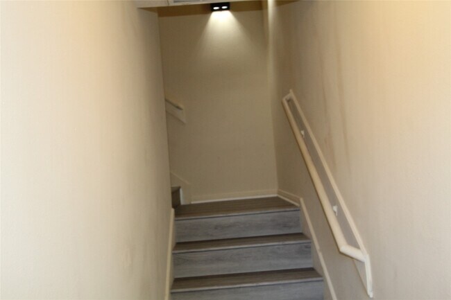 Building Photo - 5707 Saluda Creek Ln