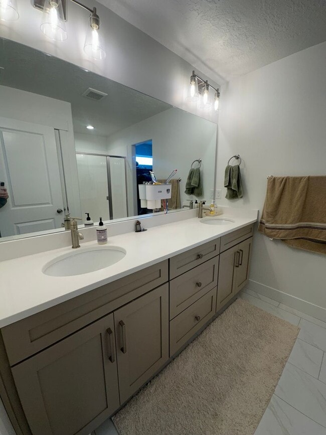 Building Photo - Absolutely STUNNING Home in Lehi!!!