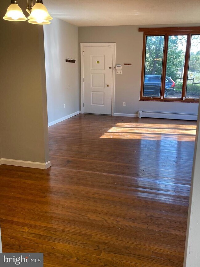 Building Photo - 1033 Old Bethlehem Rd