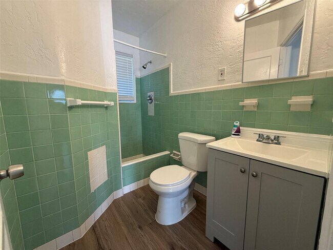 Building Photo - 1739 Moffett St