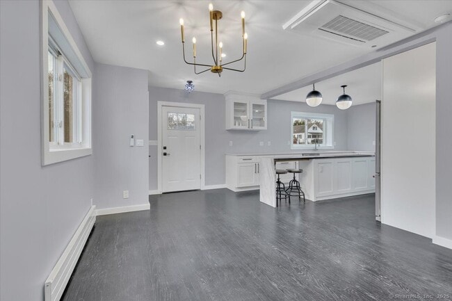 Building Photo - 21 Deepwood Dr