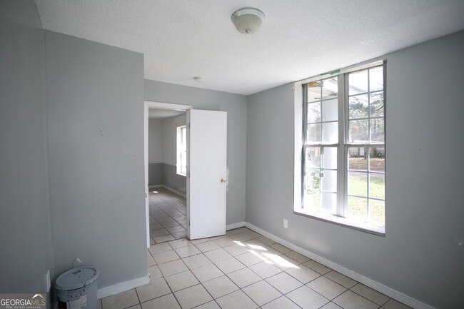 Building Photo - 402 Boulevard St