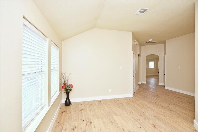 Building Photo - 7715 Butler Lakes Ct