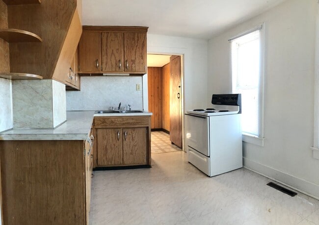 Building Photo - 1-Bed House in Reinbeck
