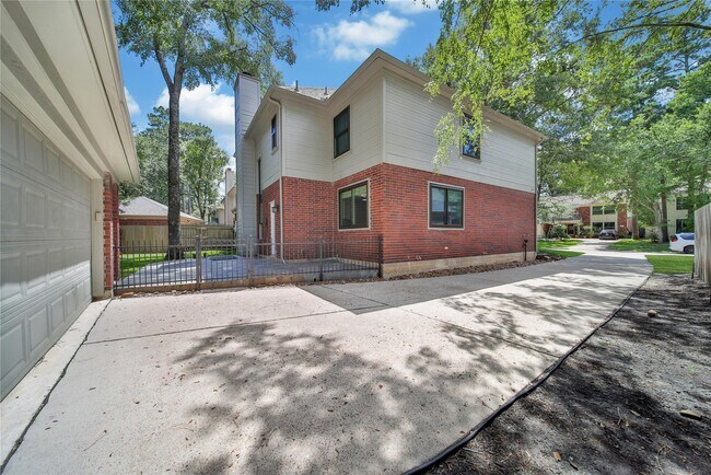 Building Photo - 11 Windledge Pl