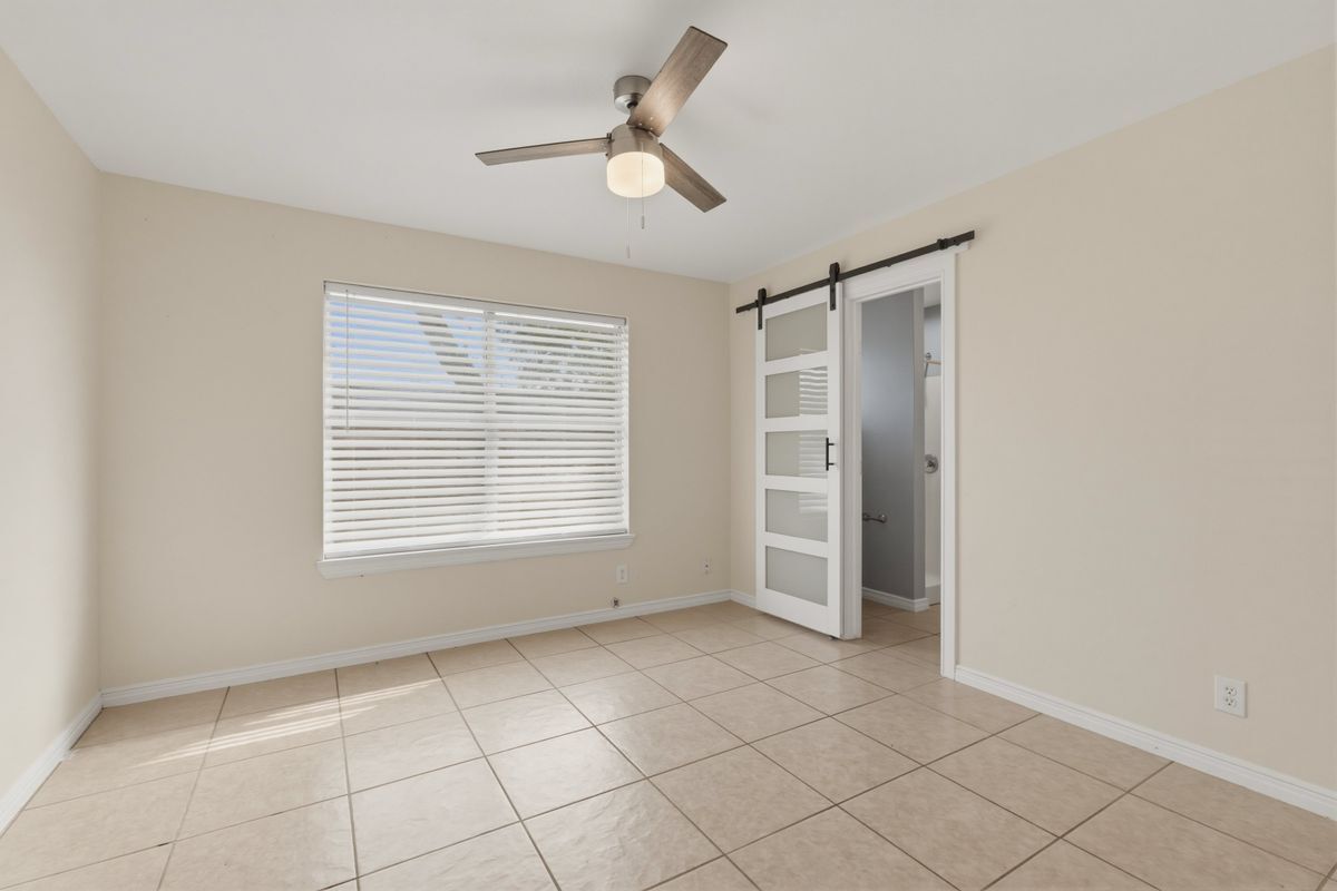 Building Photo - 711 Cisneros St