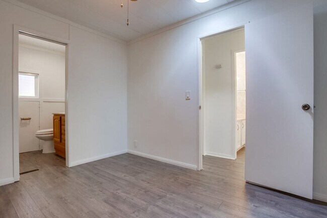 Building Photo - 55+ Mobile Home Community, 2 Bedroom + Sunroom