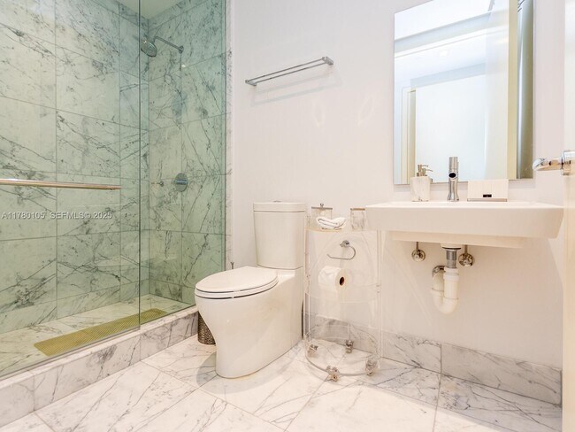 Building Photo - 16901 Collins Ave