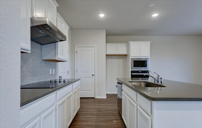 Building Photo - BEAUTIFUL NEW CONSTRUCTION IN HIDDENBROOKE