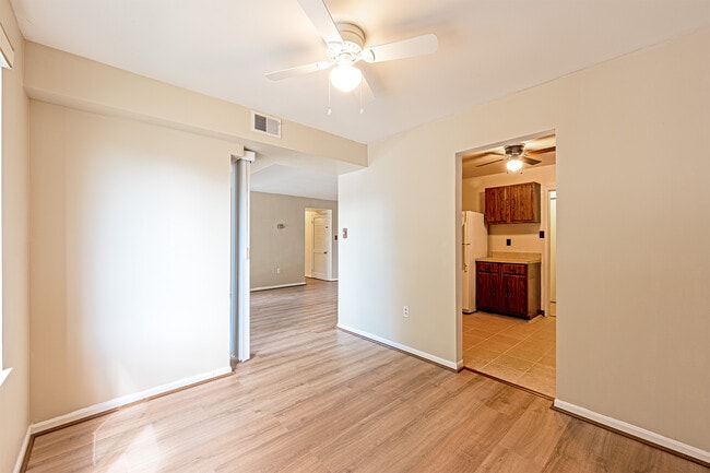 Building Photo - 9728 Kingsbridge Dr