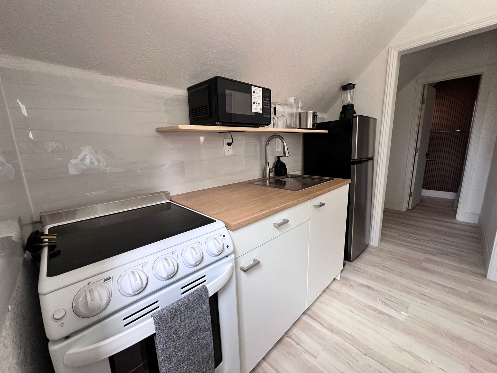 Building Photo - 496 Carr Ave