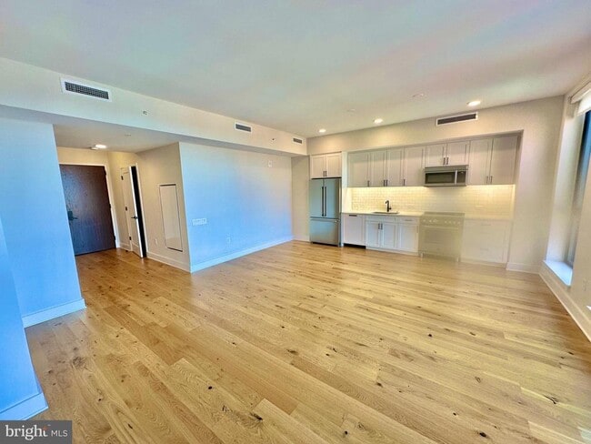 Building Photo - 1211 Van St SE