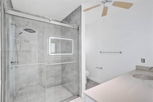 Building Photo - 16653 Golfview Dr