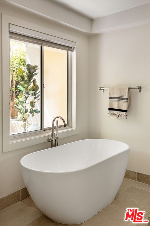 Building Photo - 911 7th St