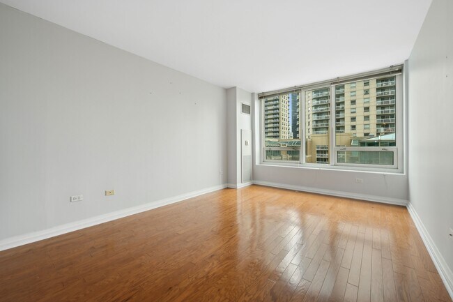 Building Photo - 33 W Ontario St