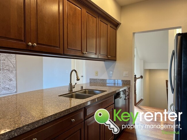 Building Photo - Luxury View Home in Gas Lamp Terrace, near...