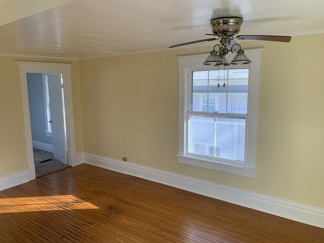 Building Photo - 628 37th St