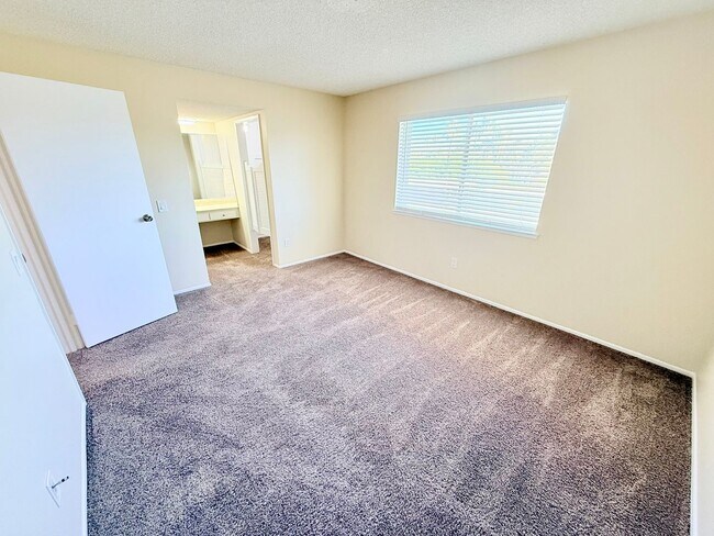 Building Photo - Spacious 3-Bedroom Condo in the Indian Canyon Gardens Community