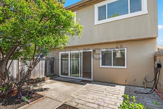 Building Photo - 1030 Gull Ave