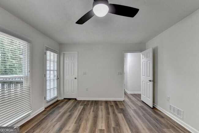 Building Photo - 1530 Plunketts Rd