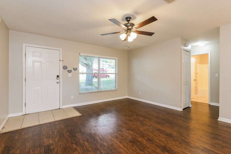 Building Photo - 628 Brooke Ct