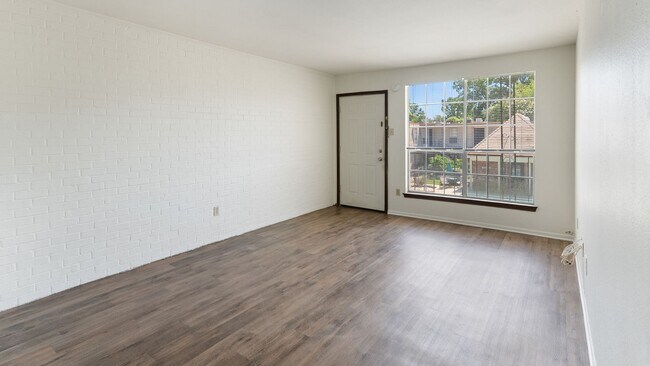 Building Photo - 2100 College Dr