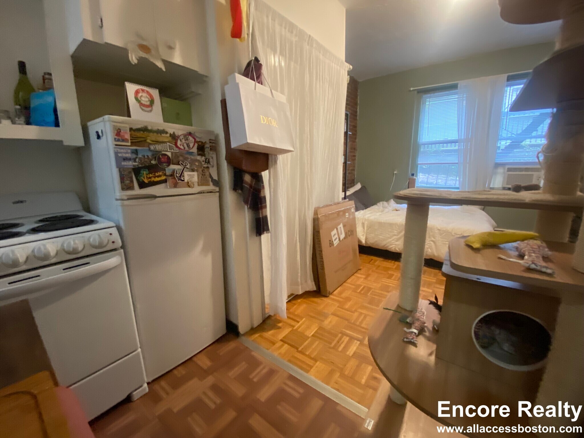 Building Photo - 40 Anderson St