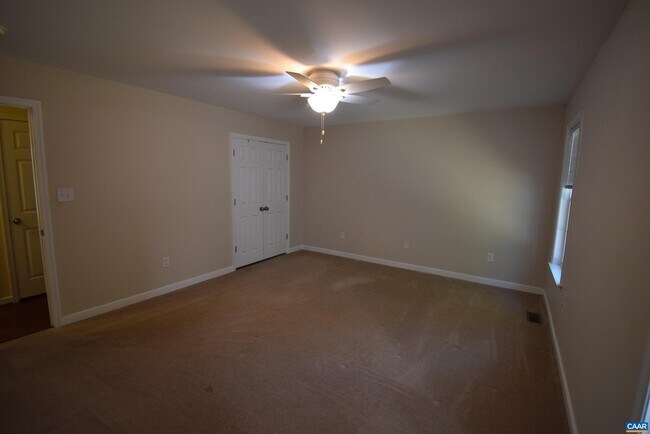 Building Photo - 41 Woodlawn Dr