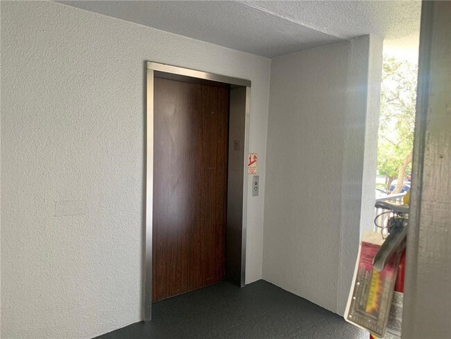 Building Photo - 13250 SW 4th Ct