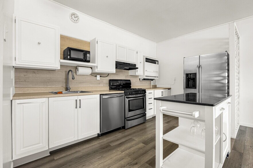 Building Photo - 5750 Whipshaw Rd