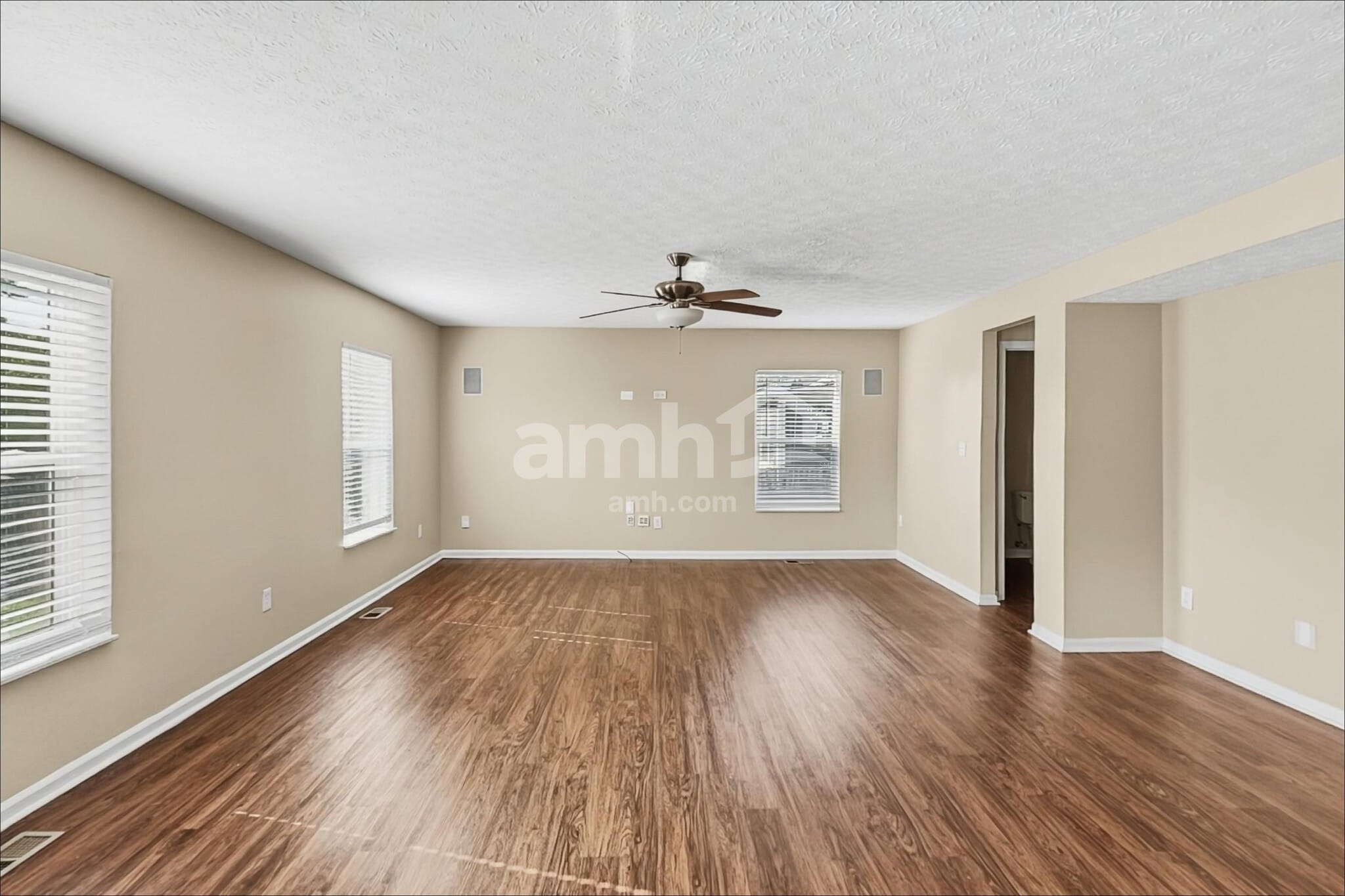 Building Photo - 4024 Walnut Crossing Dr