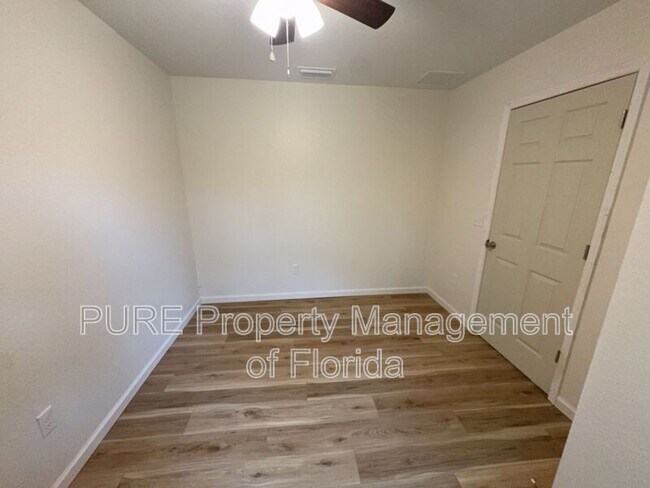Building Photo - 11330 NE 66th Ln