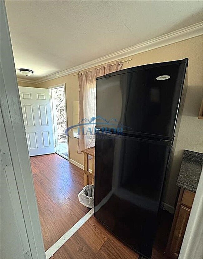 Building Photo - Charming Studio-Style Home with Ocean View...