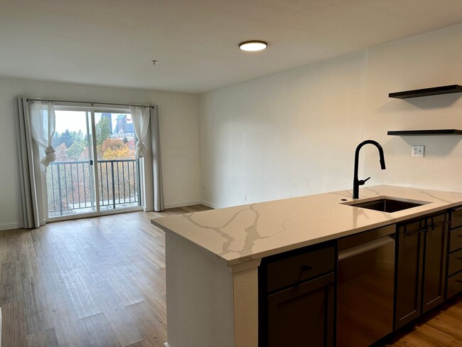 Building Photo - Updated 1 bedroom + Den! Parking included!...