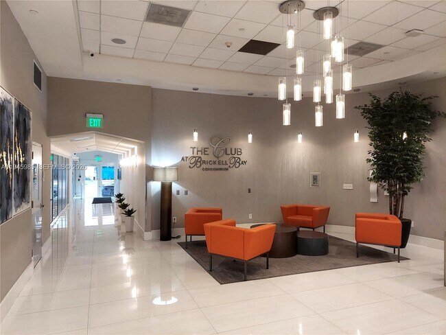 Building Photo - 1200 Brickell Bay Dr