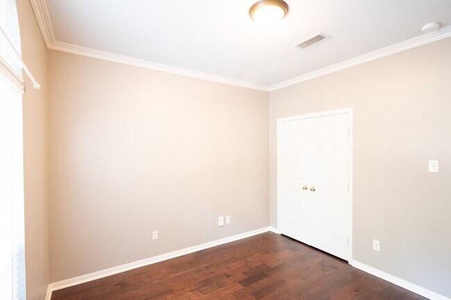 Building Photo - 22 S Lace Arbor Dr