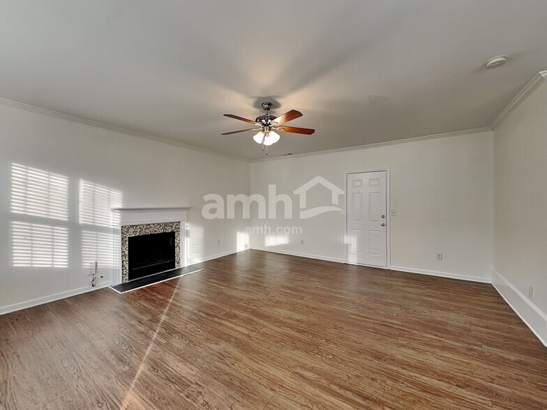 Building Photo - 7225 Hidden Creek Dr