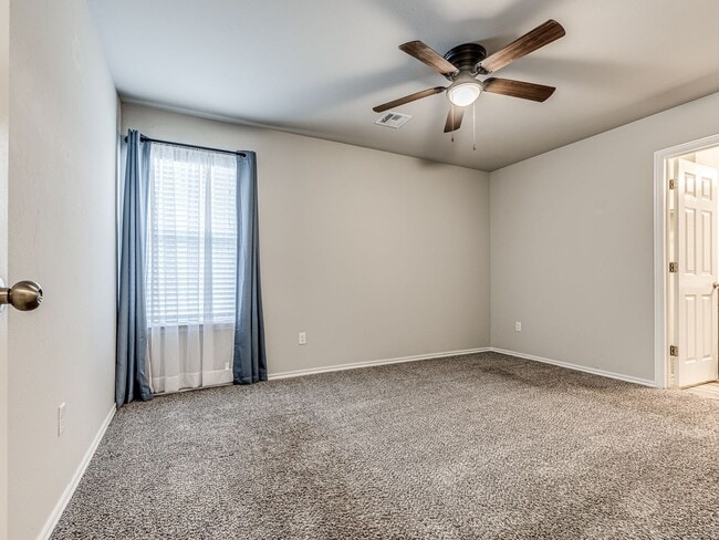 Building Photo - Cute home in Mustang schools + 3 bedrooms + 2 bathrooms