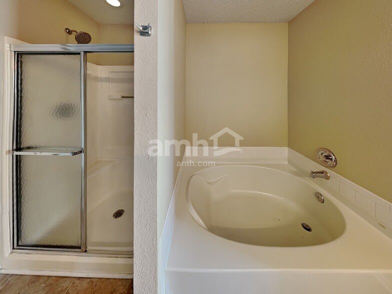 Building Photo - 12422 Rose Haven Dr