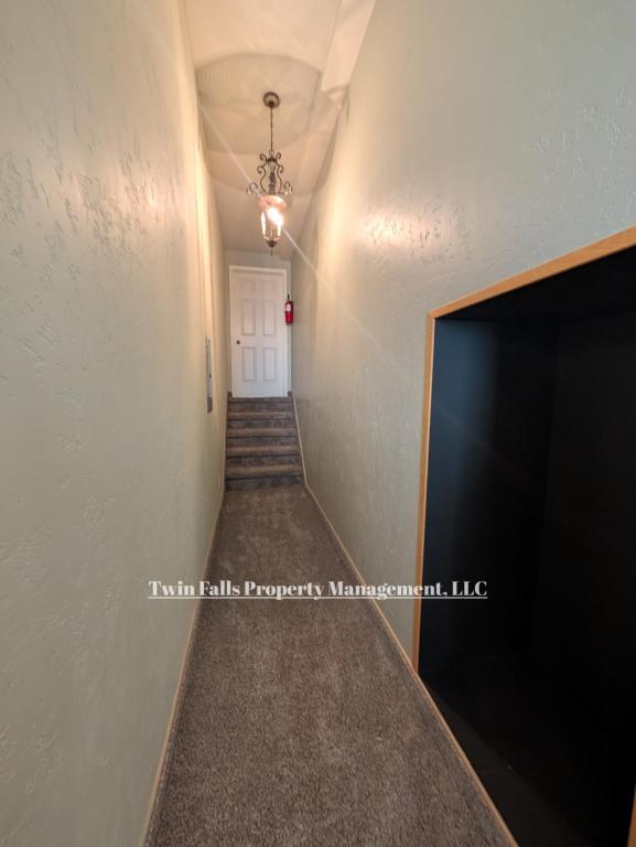 Building Photo - 917 Main St