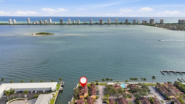 Building Photo - 1155 Lake Shore Dr